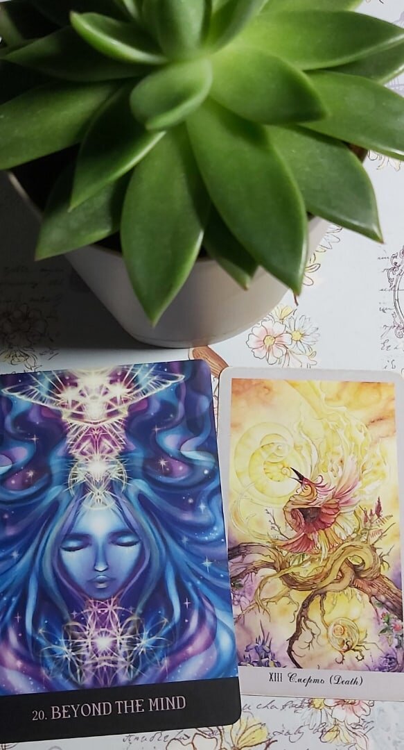 Карта дня 01.10.2021 года.
Старший Аркан Смерть и поясняющая оракульная карта За пределами разума.
Откажитесь сегодня от логики и ограничений своего разума. Логический подход будет лишь перекрывать вам доступ к вашей истинной силе. Негативный прошлый опыт также может препятствовать вашему движению вперёд. Прошлое может настолько захватить ваш разум, что вы не будете замечать того, что происходит у вас под самым носом. Прислушайтесь к своему сердцу и внутреннему голосу. Что они вам говорят? Подумайте над тем, что бы произошло, если бы вы отпустили все свои беспокойства и страхи. Задайтесь вопросом, а эти все переживания вообще ваши?
Волшебного дня!

Колоды: "Таро Долины Миражей" и оракул "Beyond Lemuria" by Izzy Ivy

#таро #тарорасклад #тароонлай #тарорасклад #картадня #советдня #советтаро #советоракула #сегоднясамыйлучшийдень #самопознание #саморазвитие #духовноеразвитие #духовныйпуть #духовность #тародолинымиражей #таромысатеней #запределамилемурии #оракул #оракульныекарты #tarot #tarotcards #shadowscapestarot #beyondlemuria #izzyivy #blueangelpublishing  