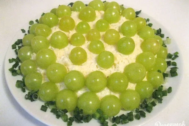 Салат сверху виноград рецепт с фото пошагово