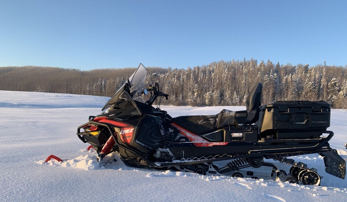 Кофр и сиденье пассажира стоят как мотособака! Сиденье 60, Кофр 40 тыс.! Зато настоящее финское качество на века! Источник фото - snowmobile.ru