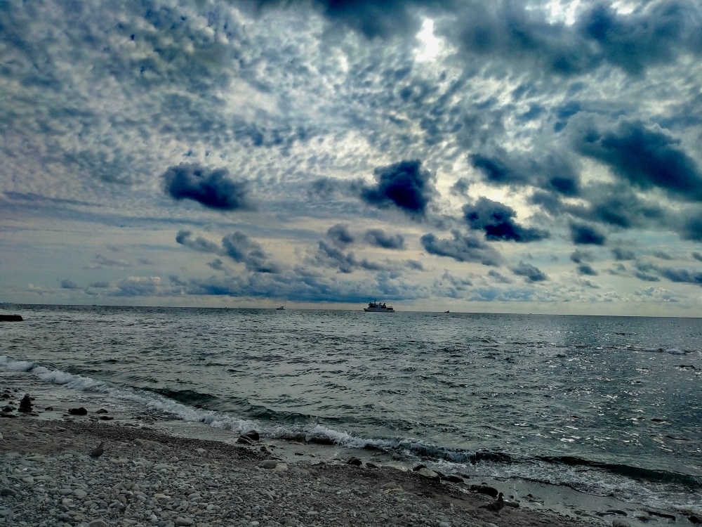 Октябрьское море в Сочи. Фото автора