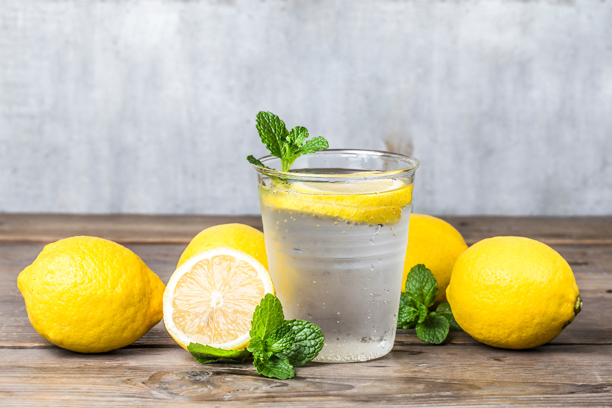 Зачем варить лимоны и пить. Нимбу пани. Лимонад Fresh Lemon. Вода с лимоном. Домашний лимонад с мятой.