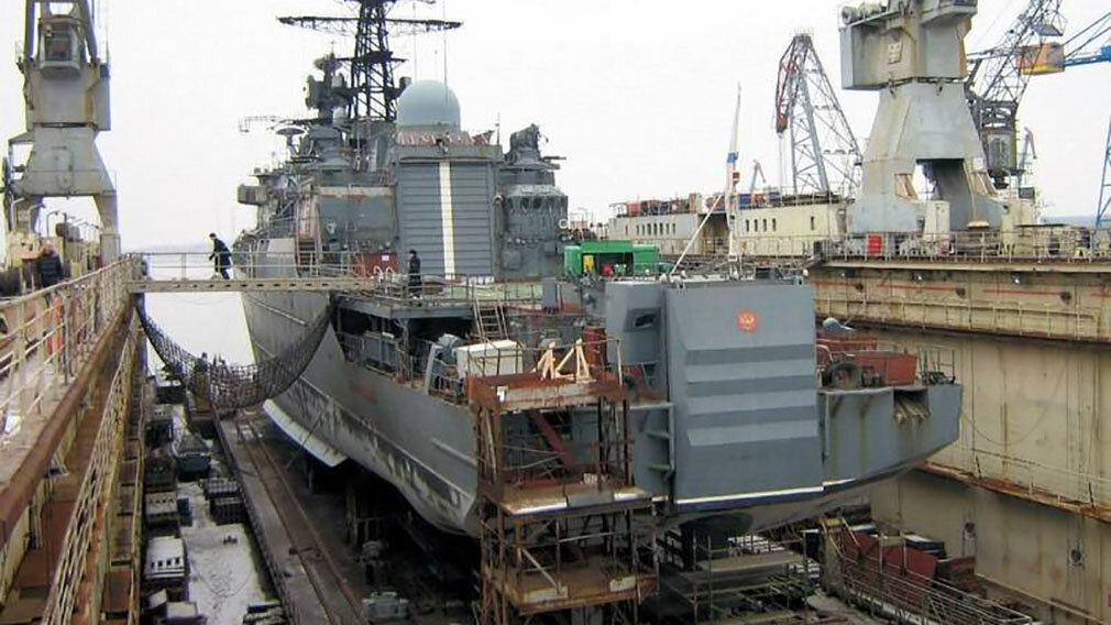 А это он уже на модернизации на судостроительном заводе "Янтарь" в Калининграде