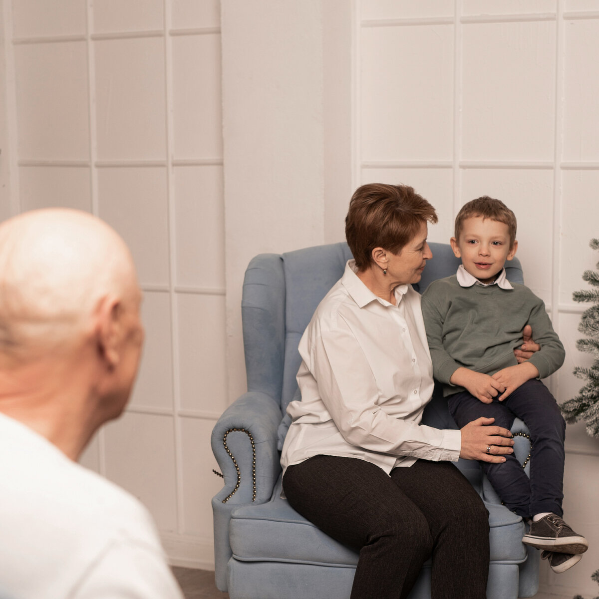 Хочется собраться в новой просторной квартире большой семьей, но из-за медленных продаж, переехать не получается