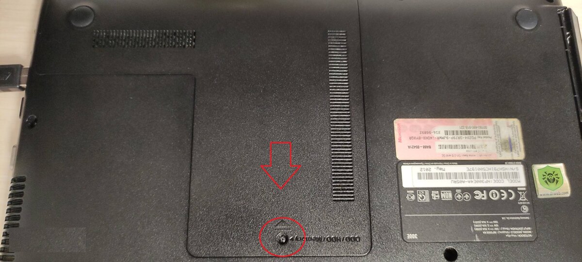 Для примера используется ноутбук Samsung NP300E4A