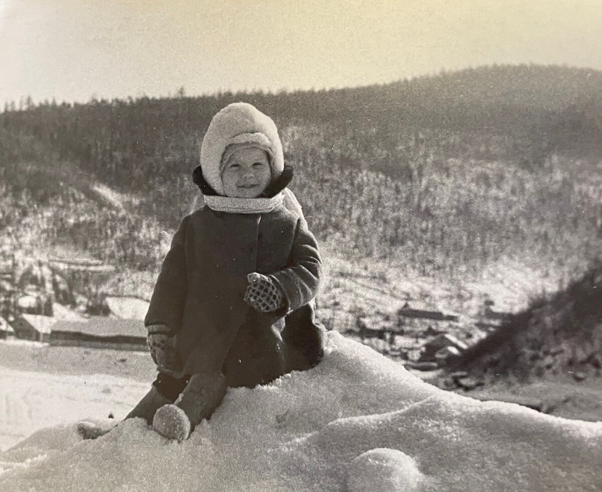 Моя мама в драповом советском пальто