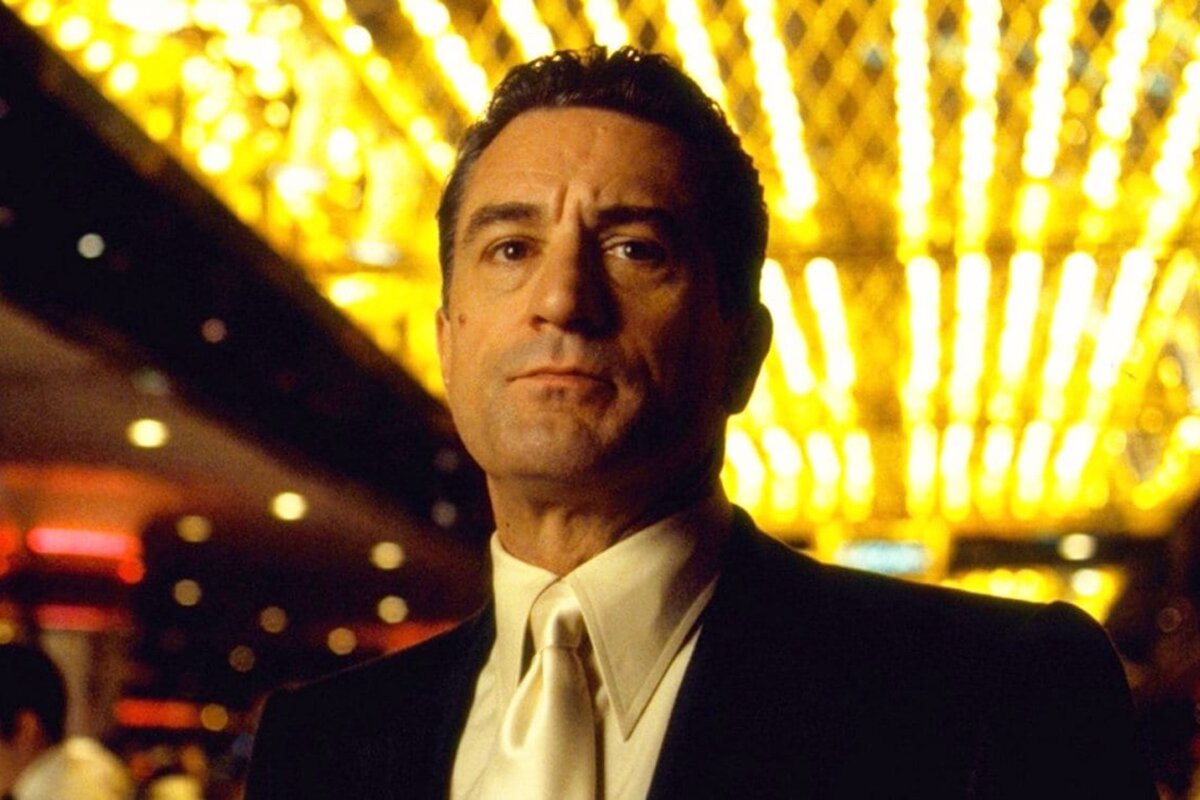 Формально Туз Родштейн всего лишь директор ресторана при отеле казино "Танжер". Фактически, через его руки каждый день текут миллионы.