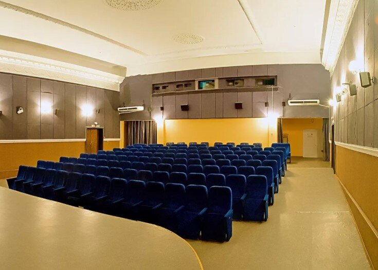 Как изменился кинотеатр "Шторм" в Алуште в наши дни?