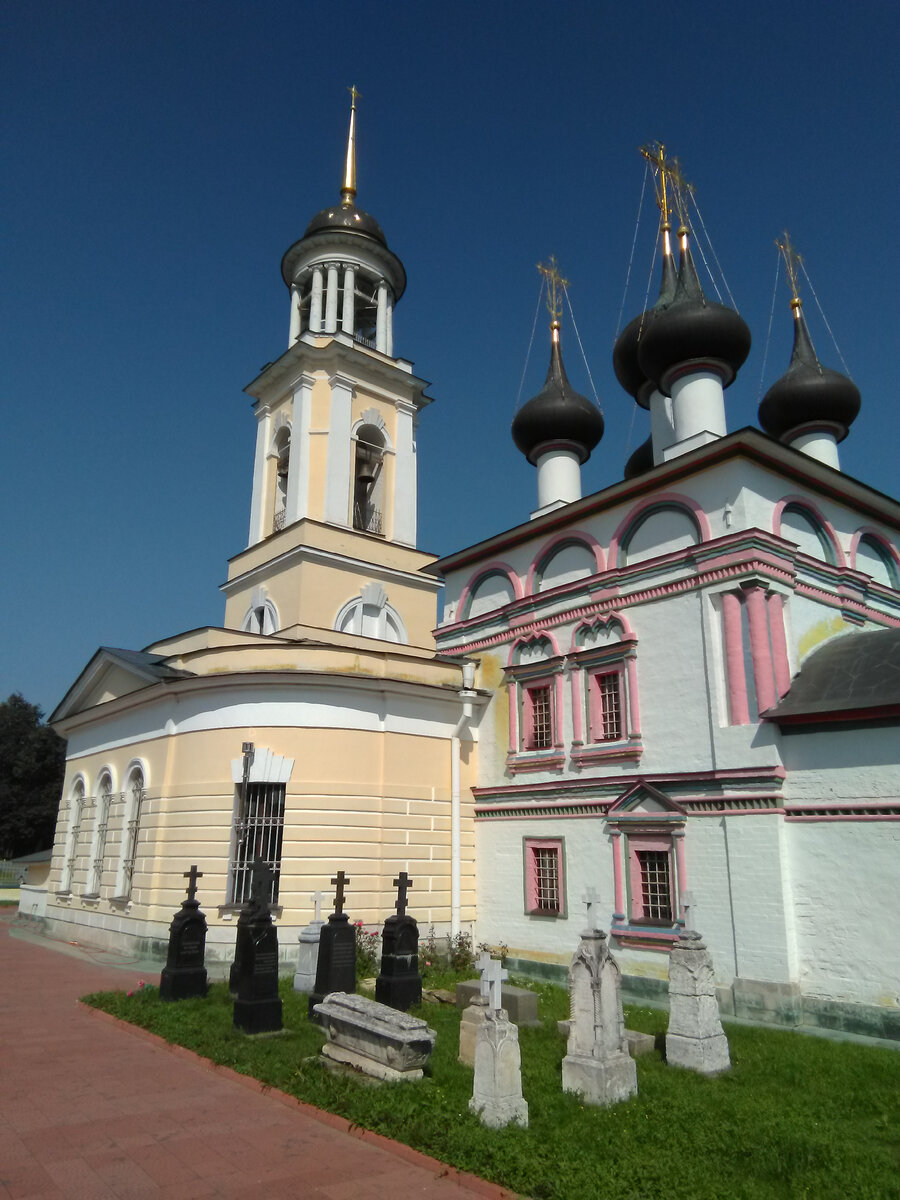 Некрополь Васильчиковых,Ланских, Пушкиных, Анно-Зачатьевский храм. Фото автора.