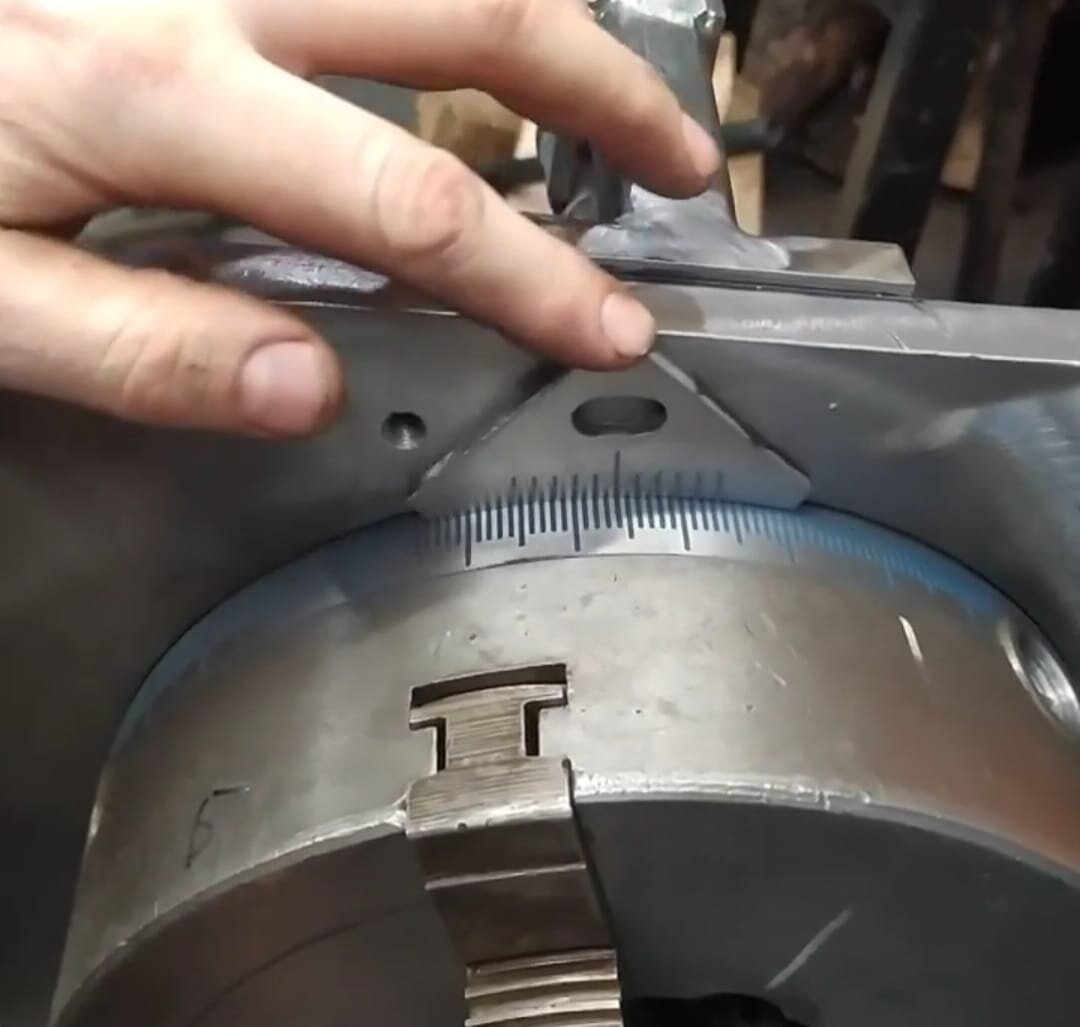 Нониус готовится стать на место