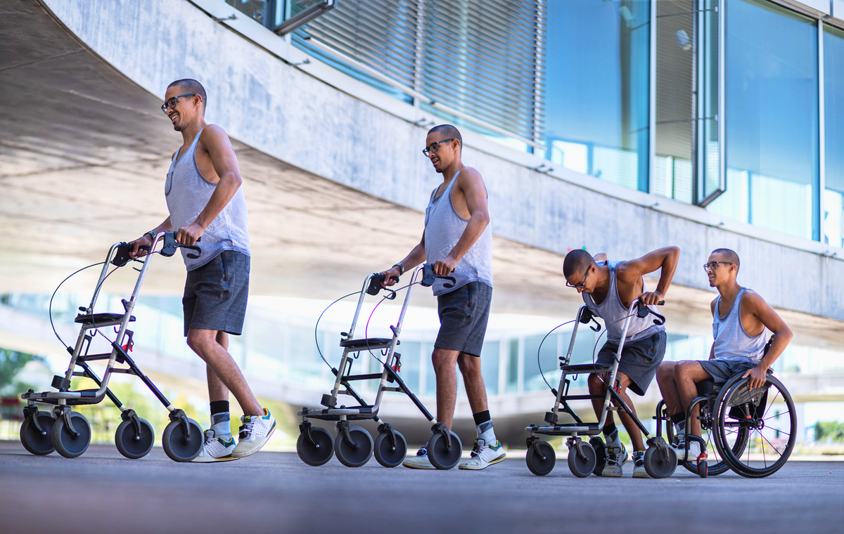 Другой чел.: «Это потрясающее чувство. Я вновь могу согнуть колени, самостоятельно поднять ноги и даже пошевелить пальцами»-рассказывает один из участников экспериментального лечения.