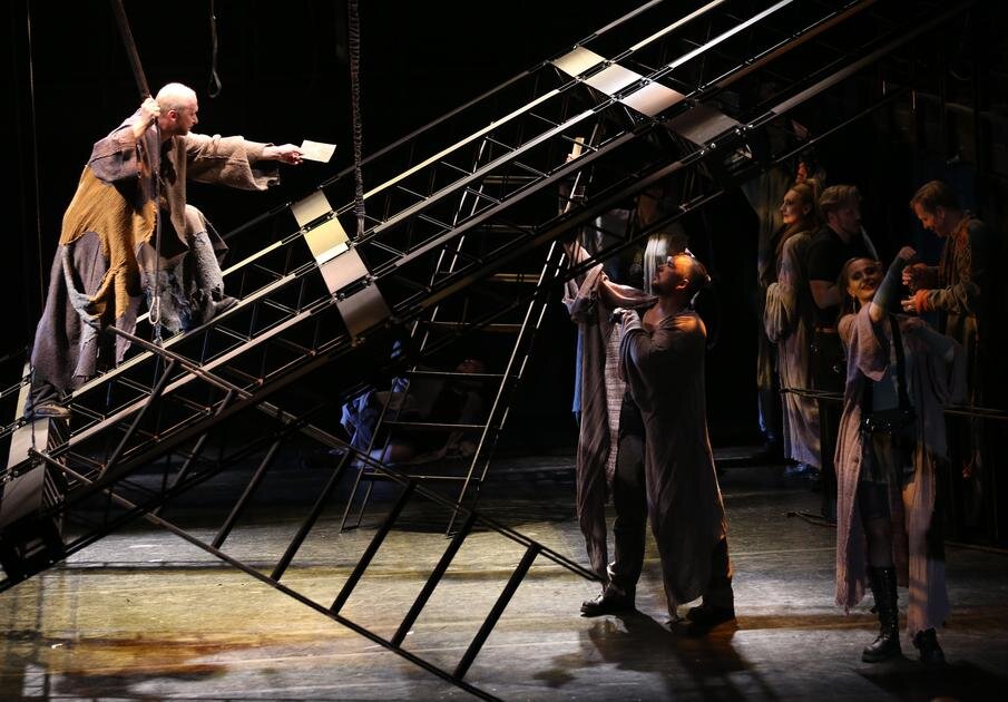 Сцена из спектакля "Холстомер"