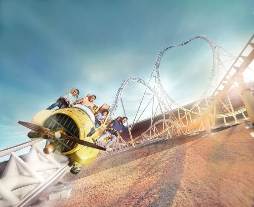 Арабские Эмираты – это прекрасный вариант для активного и насыщенного отдыха. Помимо благоустроенных пляжей вы можете съездить на экскурсии, либо отправиться в необычные и масштабные парки развлечений. Мы гарантируем, что не только дети, но и взрослые останутся в восторге! 🎢 DUBAI PARKS AND RESORTS. Масштабный парк развлечений, куда входят: Legoland, Bollywood и Motiongate.

Леголэнд точно понравится фанатам знаменитого конструктора. К вашим услугам 40 горок и около 1500 моделей Лего, которые можно собрать. На территории есть аквапарк, оформленный в особом стиле.

Motiongate – парк аттракционов, которые сделаны в честь легендарных студий Dreamworks, Columbia pictures и Lionsgate. Здесь представлено множество обожаемых всеми фильмов и мультфильмов!

Ну а киноманам рекомендуем заглянуть в Bollywood parks, где вы сможете погрузиться в атмосферу индийского кино. Покатайтесь с горок, посвящённым лучшим болливудским блокбастерам или создайте собственный трейлер для фильма. 

🎢 FERRARI WORLD. Находится на острове Яс, недалеко от Абу-Даби. Здесь можно лучше узнать историю бренда Феррари, познакомиться с захватывающим миром автомобилей и прокатиться с экстремальной горки в стиле «Формулы-1».  Кроме аттракционов в парке представлено интерактивное 3D-шоу, школа для юных гонщиков и виртуальный тур по заводу Феррари. 

🎢 WARNER BROS. WORLD. Рай для любителей комиксов! Сражайтесь со злом вместе с Бэтменом и суперменом, посетите динамитное ущелье и подружитесь с такими персонажами, как Даффи Дак, Скуби-Ду и Бакс Банни! Парк разделён на 6 тематических зон, в каждом из которых есть множество развлечений! 

Сейчас вылеты осуществляются на регулярных рейсах, поэтому мы можем подобрать для вас туры в ОАЭ и составить оптимальный маршрут путешествия.

