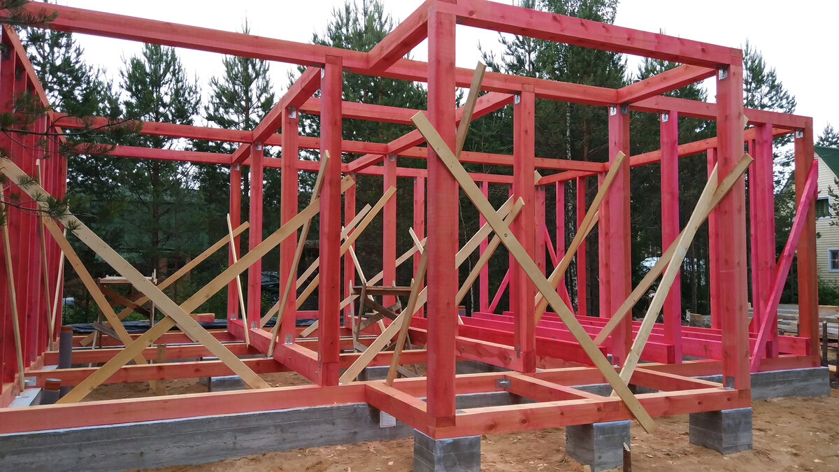 Начало возведения каркаса дома