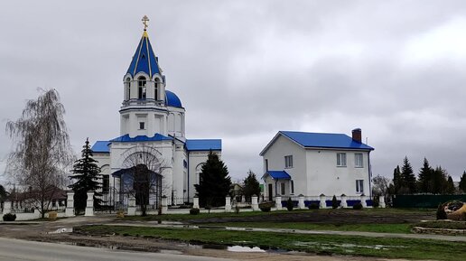 Село Кузьминские Отвержки. Частный сектор, школа, поликлиника, Христорождественская церковь