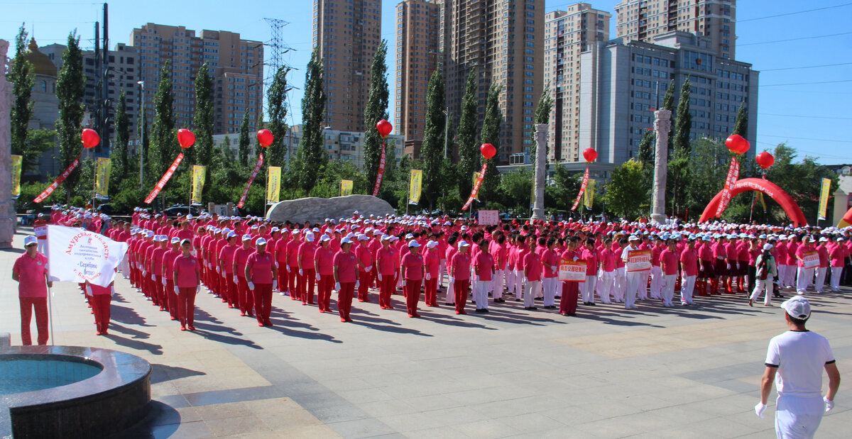 16 сентября принимал парад в харбине. Китай конкурс на землю.