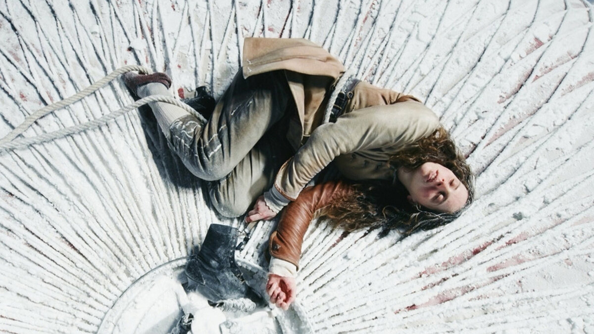 Эдди Редмэйн и Фелисити Джонс в бесподобно красивой картине, чьи создатели вдохновились событиями, описанными в книге Ричарда Холмса «Падение вверх», в которой автор изложил биографии известных воздухоплавателей. Соответственно, фильм должен понравится тем, в ком живут исследовательский дух и тяга к приключениям.