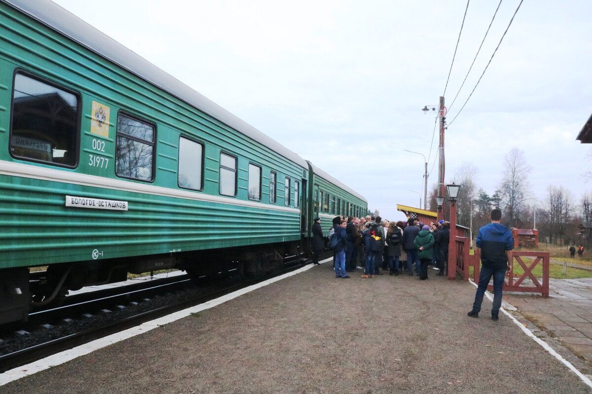 Высидеть 10 часов в самом известном пригородном поезде России, выжить и  получить удовольствие (32 ФОТО) | 1520. Все о ж/д | Дзен