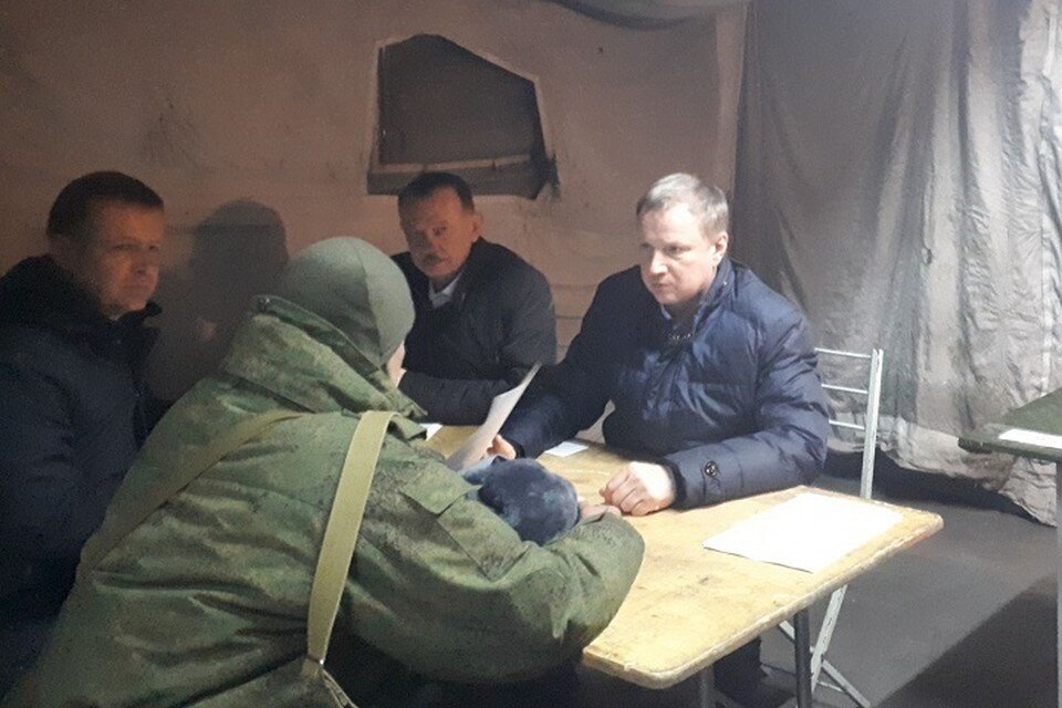     Встречу с бойцами провел заместитель главы региона Вадим Артемов. Фото: сайт правительства РО