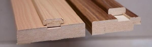 Накладные притворные планки бывают и на ДВП. Позволяют прикреплять короб дюбелями во всех нужных участках, потом прикрыть засверленные отверстия.