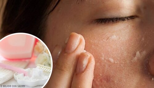 Если у вас чувствительная кожа, то вам надо обратить внимание на возможные реакции, которые может повлечь пищевая сода, поскольку она может раздражать определенные типы кожи.