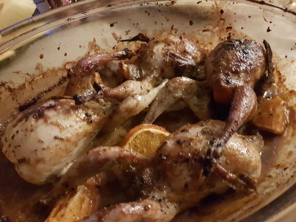 Хочу поделитья рецептом мясного блюда для особых случаев - это запеченые перепела. 
