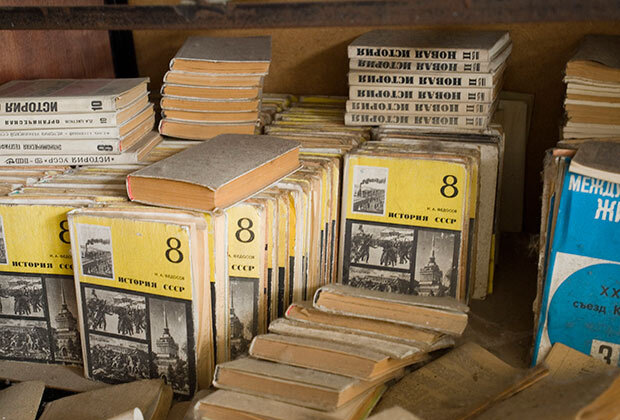 Авторы учебников в республиках бывшего СССР творчески развили тезис советской еще традиции о царском правительстве — «держиморде»