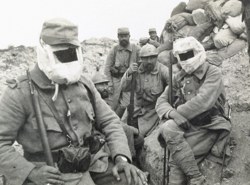 Солдаты в окопе 