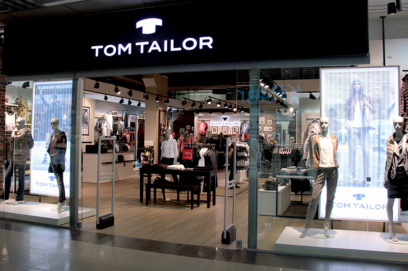 Tom shop. Том Тейлор магазин. Магазин том Тайлер одежда. Том Тейлор магазины в Москве. Фирменный знак том Тейлор