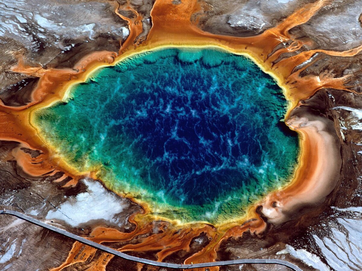 Изображение взято с сайта  http://great-travel.ru/uploads/posts/2014-07/1405783905_midway-geyser-grand-prismatic-yellowstone-national-park-wyoming.jpg