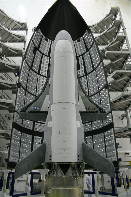 В корпусе обтекателя Falcon-9. Фото с сайта ВВС США