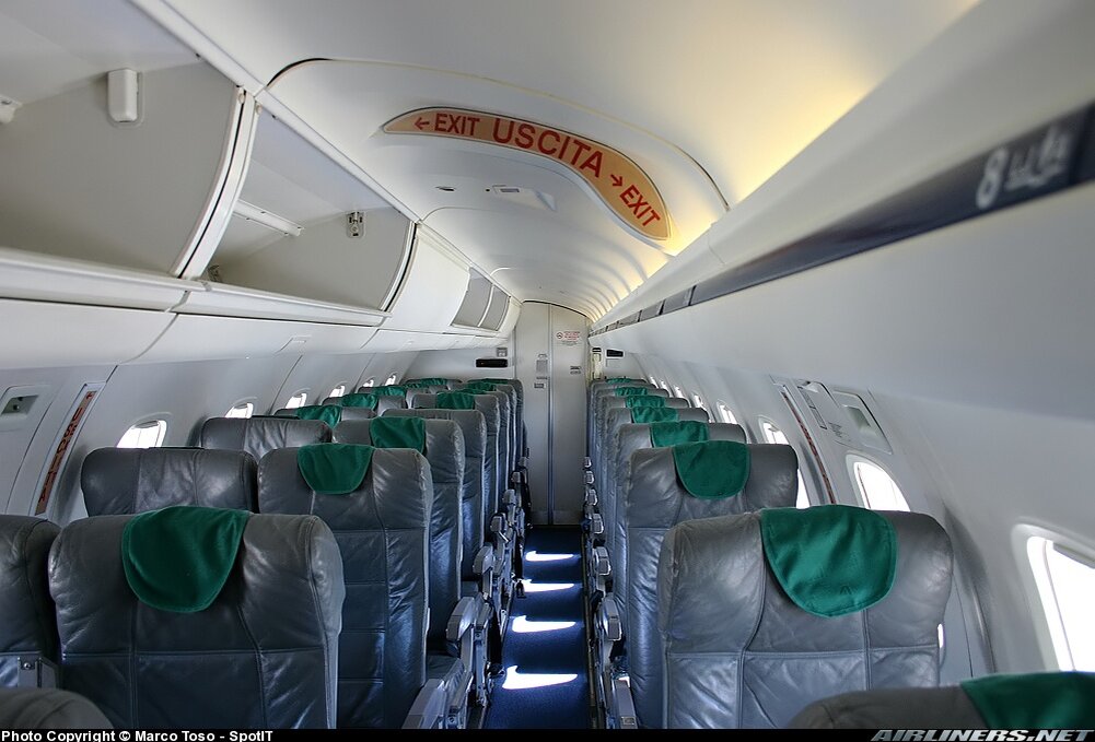 Салон Embraer 145