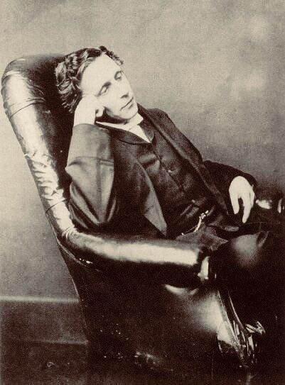 Известный автор книги «Алиса в стране чудес» Льюис Кэрролл также является изобретателем множества головоломок.