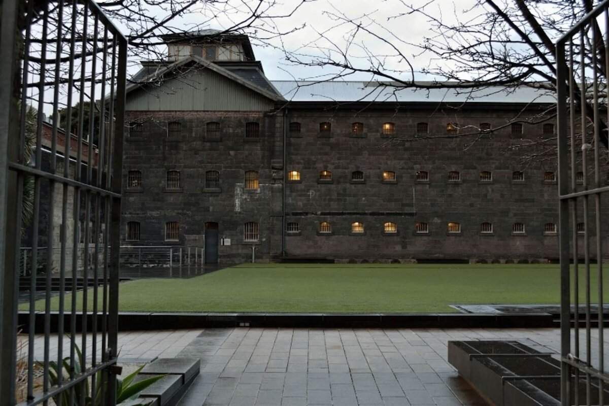 Old prison. Старая Мельбурнская тюрьма. Мельбурн тюрьма музей. Тюрьма в Австралии камеры.