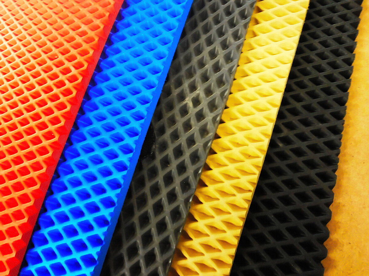 Материал Ethylene Vinyl Acetate (Этиленвинилацетат) — вещество, относящееся к полиолефинам, получается в результате сополимеризации этилена и мономера винилацетата. Этиленвинилацетат лёгкий и упругий материал, обладающий хорошими амортизирующими свойствами, превосходит полиэтилен по прозрачности и эластичности при низких температурах, обладает повышенной адгезией к различным материалам.