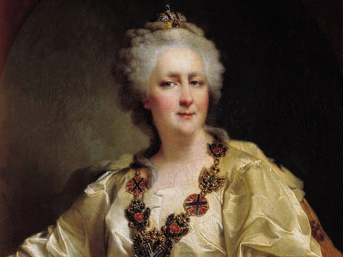 Екатерина II любила роскошь и торжества. Она устривала закрытые маскарады, где женщины надевали мужское одеяние, а мужчины - женское. 