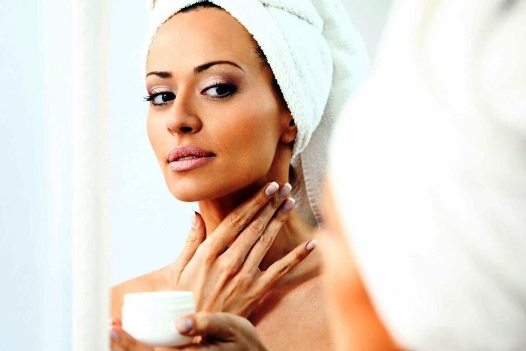 правила по уходу за кожей шеи и лица