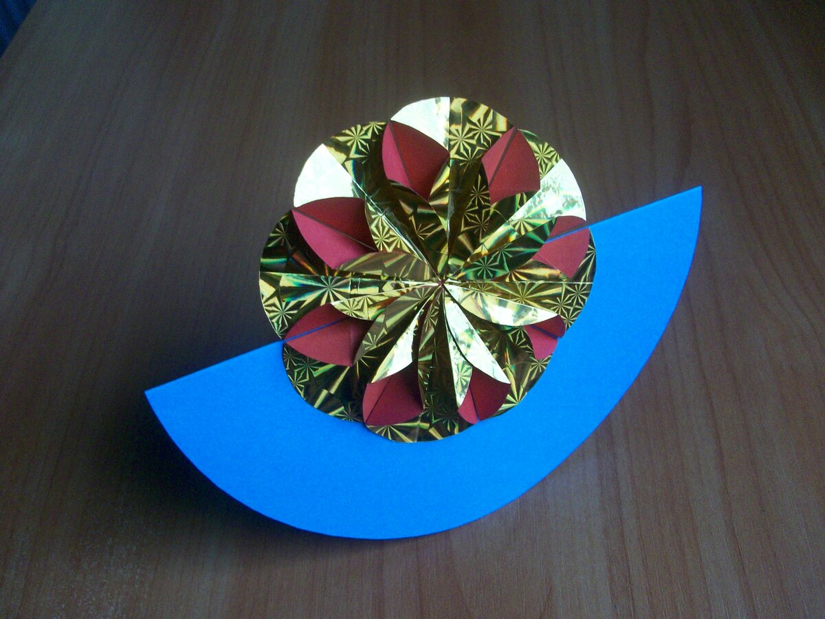 Внизу написать слова поздравления. И внутри открытки поместится целое стихотворение