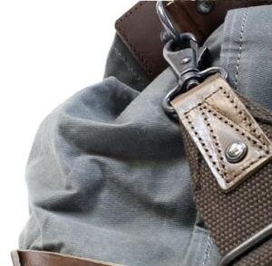 С такой сумкой, конечно, ходить может и девушка. Но всё-таки так трудно  найти выкройку сумок для мужчин. Пусть считается мужской!
  
  