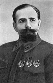 Па́вел Ефи́мович Дыбе́нко - в апреле 1916 г.был арестован и заключён на два месяца в военно-исправительную тюрьму в Гельсингфорсе.В дни Февральской революции 1917 года принимал участие в вооружённом восстании в Петрограде. 
С марта 1917 года был членом Гельсингфорсского Совета депутатов армии, флота и рабочих; с апреля 1917 года — председатель «Центробалта».