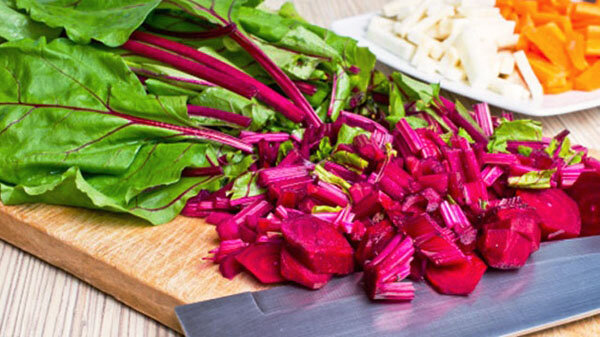 Если листья салата надоели, можно съесть мангольд