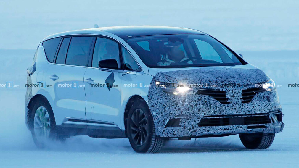 Renault Espace 2019 проходит тесты на испытательном полигоне где-то в северной Скандинавии