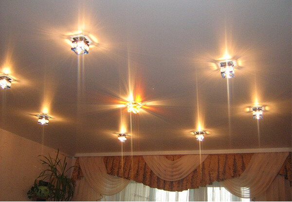 Натяжной потолок с точечными светильниками - цены и фото на malino-v.ru