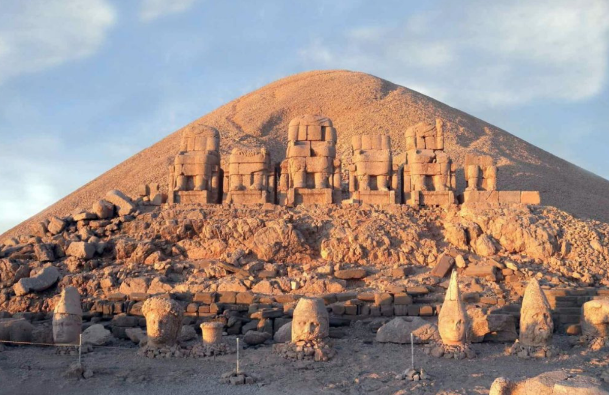 На фото территория археологических раскопок, Турция