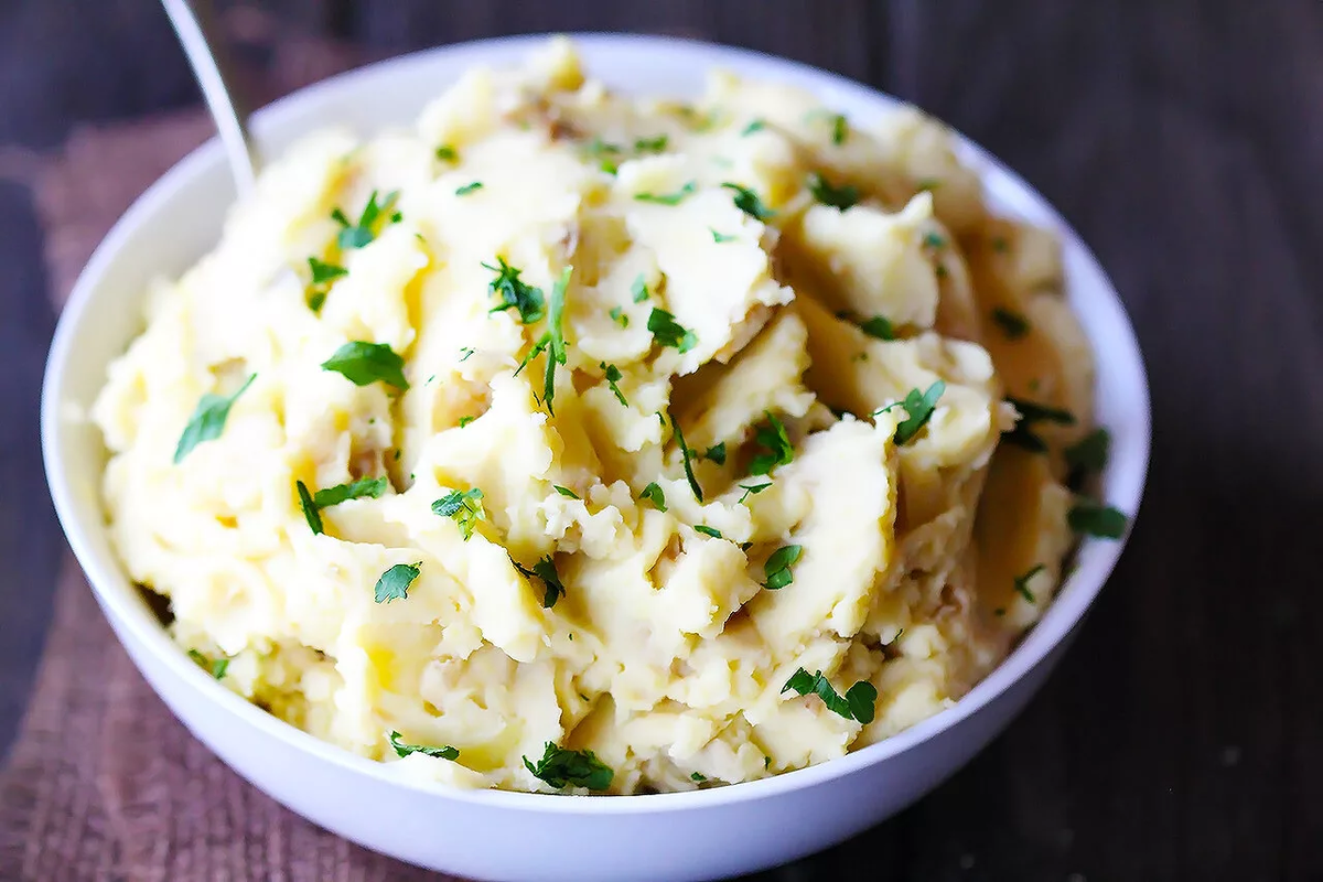 Приготовить пюре картофельное. Картофель Mashed Potatoes MCCAIN. Пюре. Картофельное пюре на воде. Картофельное пюре с зеленью.