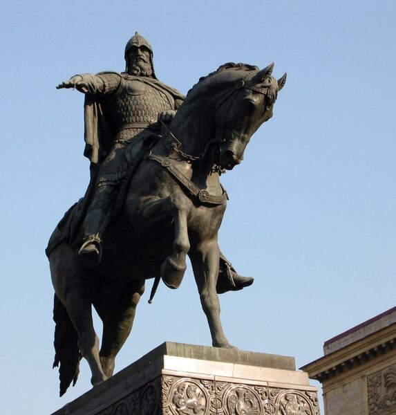 Памятник царю Вахтангу Горгасали
