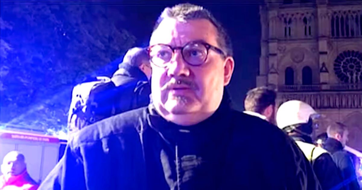 Героический священник спас терновый венец от пламени ада | Века древних ...