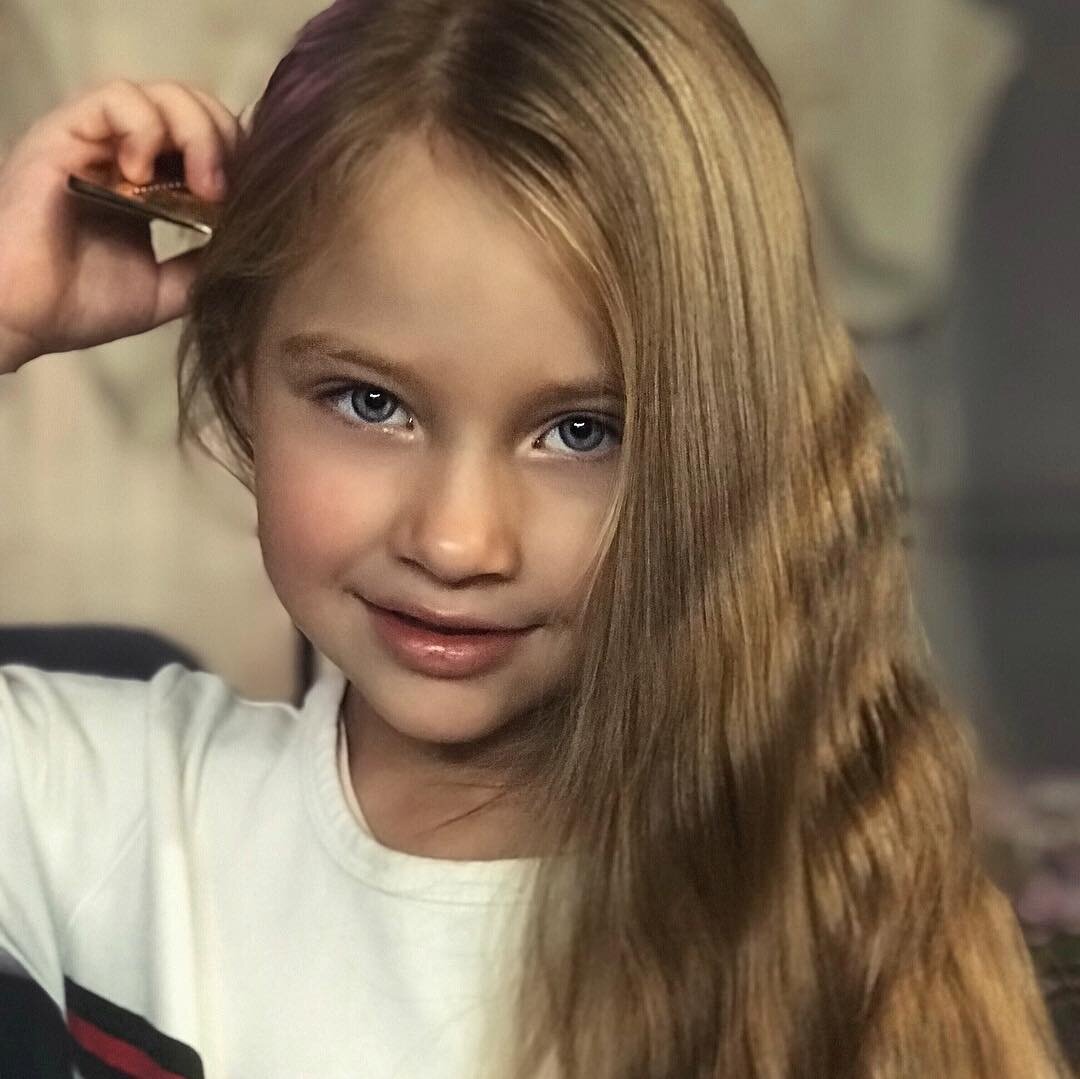 Александра - дочь Элины и Александра Задойнова, фото: instagram.com/kamirenworld/