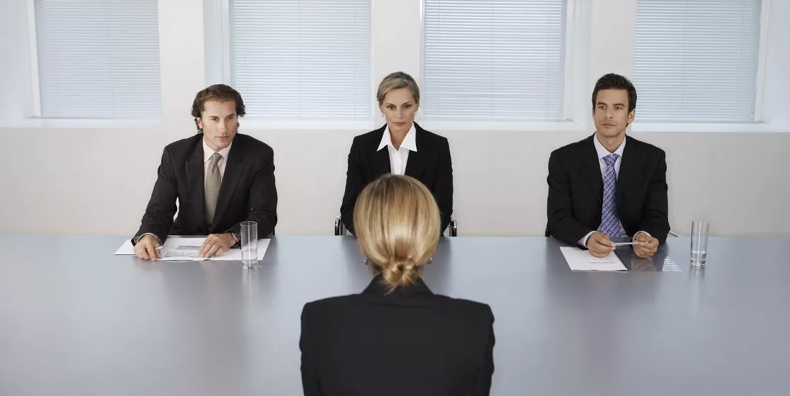 За  отказ в приеме на работу без законных оснований работодатель может быть привлечен к административной ответственности по статье 5.27 КоАП РФ