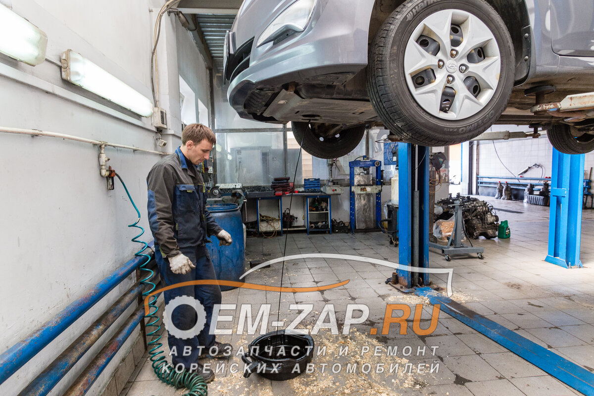  На фото: проведение промежуточного технического обслуживания на автомобиле Hyundai Solaris. 