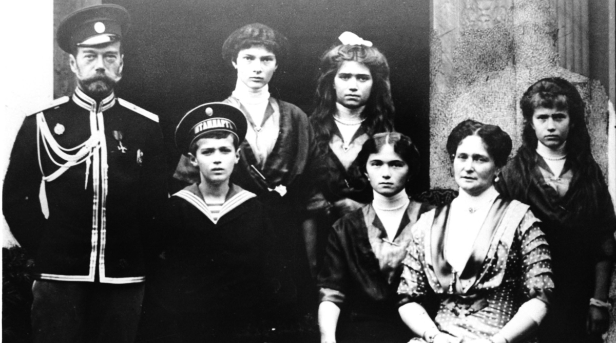 Николай II со своей семьей. 1915 год.